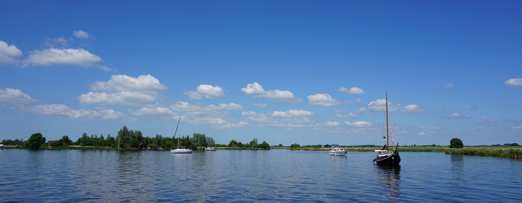 Gelegen in het hart van de Friese meren